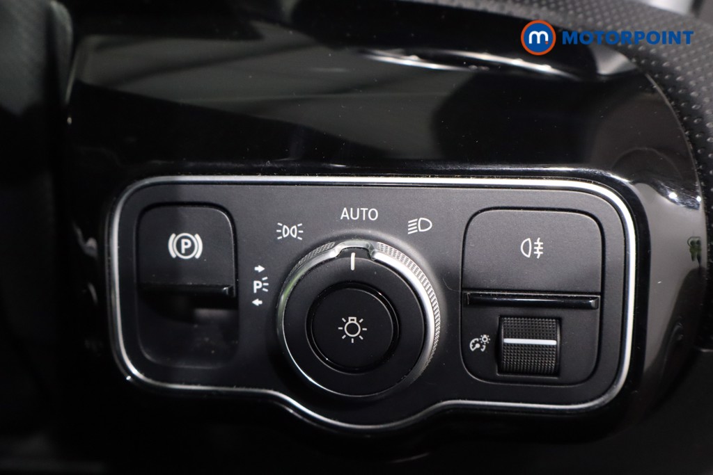 Mercedes-Benz A Class Amg Line Executive Edition Automatic Petrol Hatchback - Stock Number (1602691) - 21st supplementary image