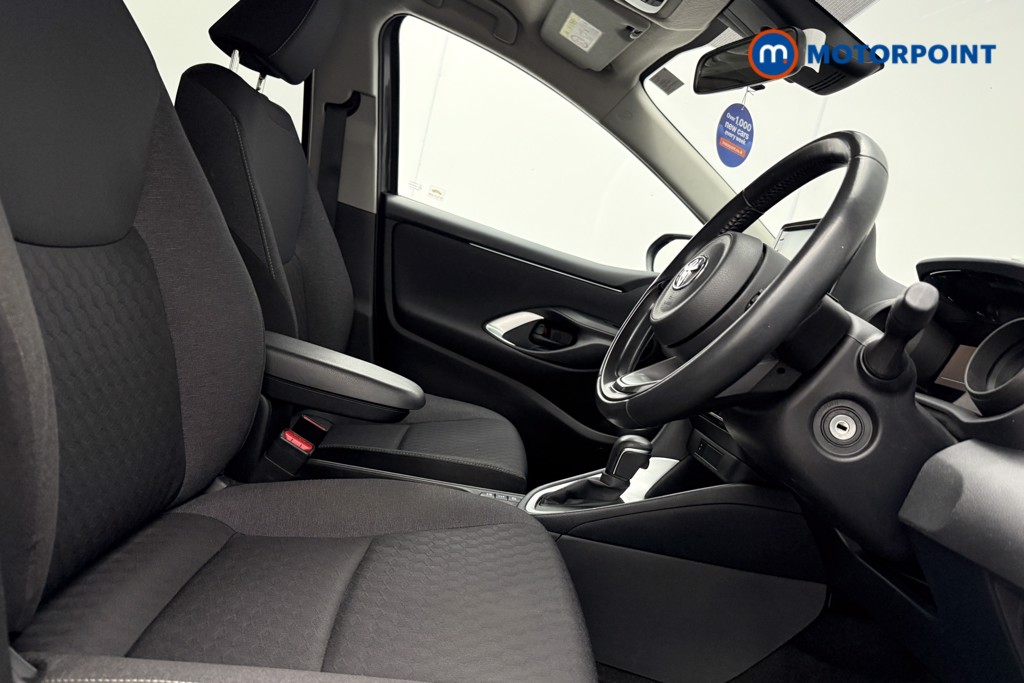 Toyota Yaris Design Automatic Petrol-Electric Hybrid Hatchback - Stock Number (1602878) - 7th supplementary image