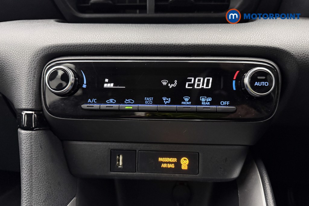 Toyota Yaris Design Automatic Petrol-Electric Hybrid Hatchback - Stock Number (1602878) - 15th supplementary image