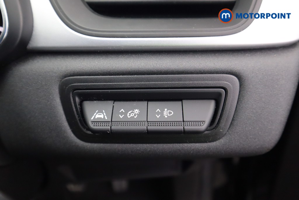 Renault Captur Iconic Edition Manual Petrol SUV - Stock Number (1603320) - 9th supplementary image