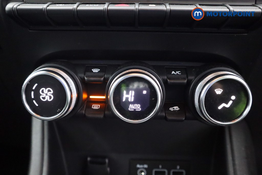 Renault Captur Iconic Edition Manual Petrol SUV - Stock Number (1603320) - 14th supplementary image