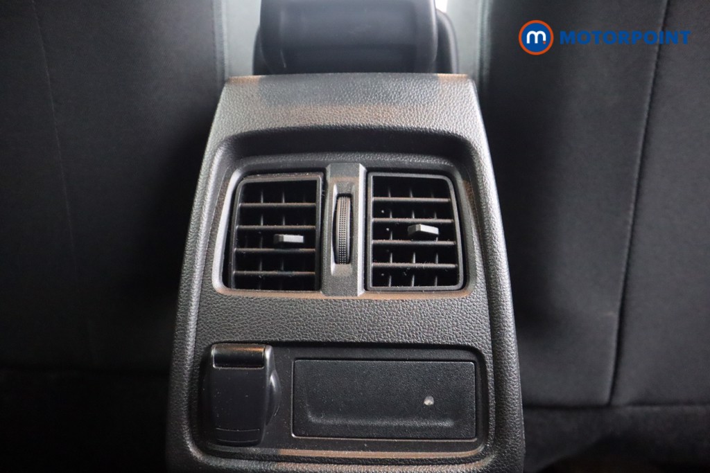 Renault Captur Iconic Edition Manual Petrol SUV - Stock Number (1603320) - 25th supplementary image