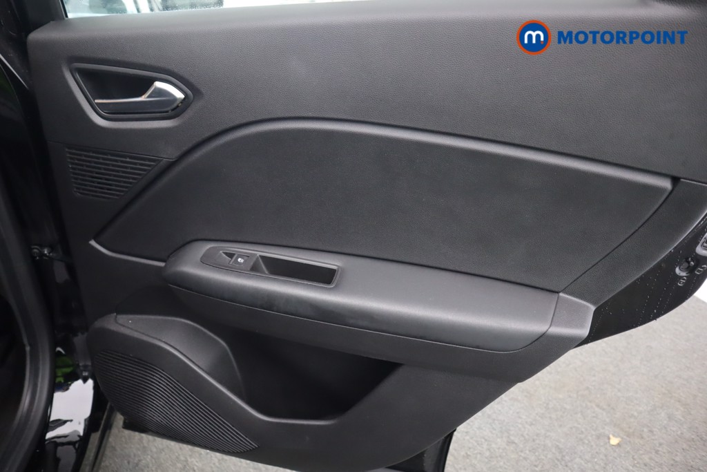 Renault Captur Iconic Edition Manual Petrol SUV - Stock Number (1603320) - 28th supplementary image