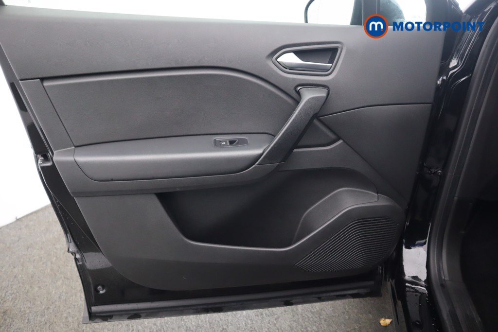 Renault Captur Iconic Edition Manual Petrol SUV - Stock Number (1603320) - 35th supplementary image