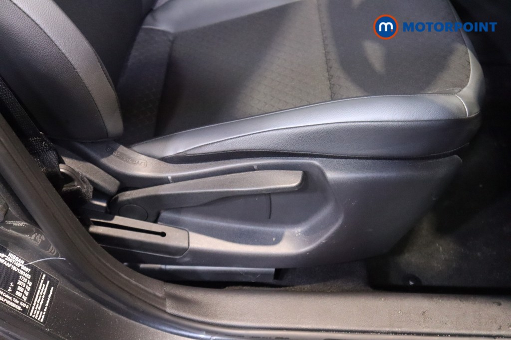 Nissan Juke N-Connecta Automatic Petrol SUV - Stock Number (1603594) - 17th supplementary image