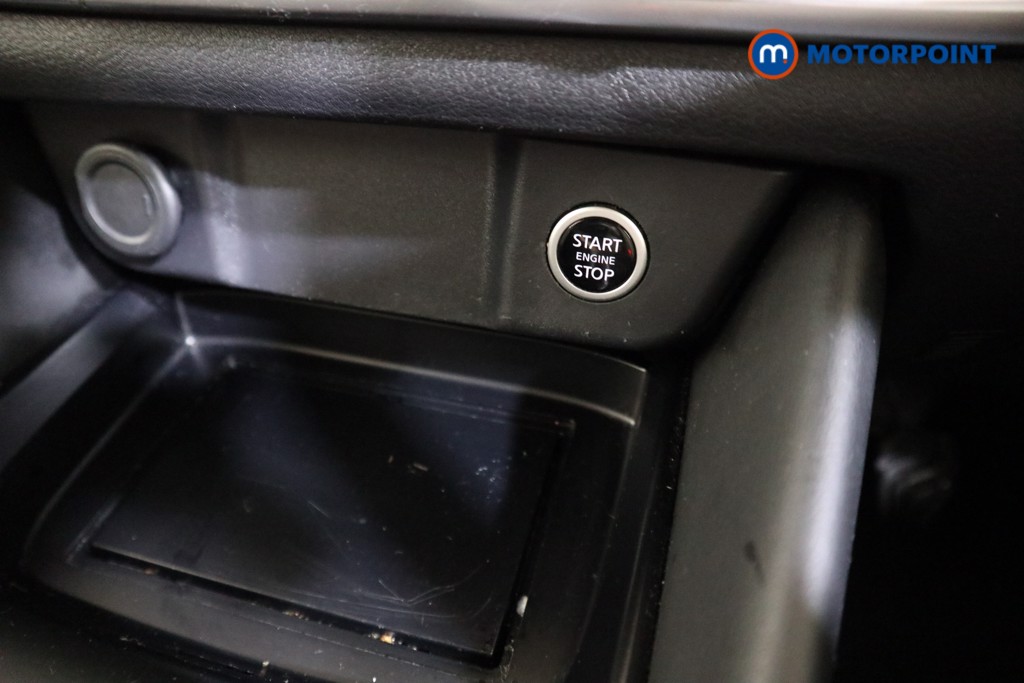 Nissan Qashqai N-Connecta Manual Petrol SUV - Stock Number (1591779) - 8th supplementary image