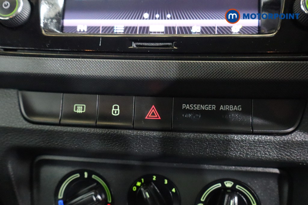 Skoda Fabia Colour Edition Manual Petrol Hatchback - Stock Number (1594462) - 6th supplementary image