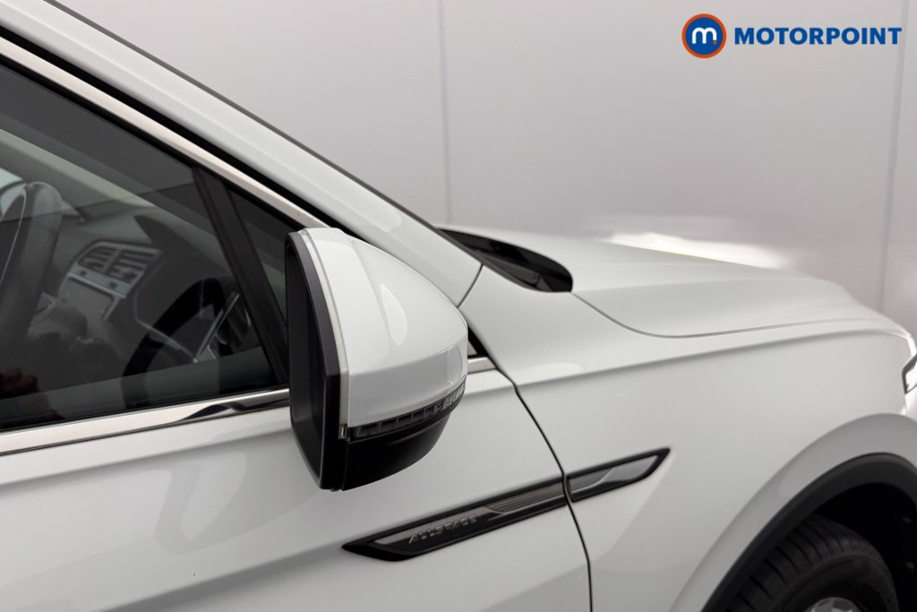 Volkswagen Tiguan Allspace Life Automatic Petrol SUV - Stock Number (1595506) - 19th supplementary image