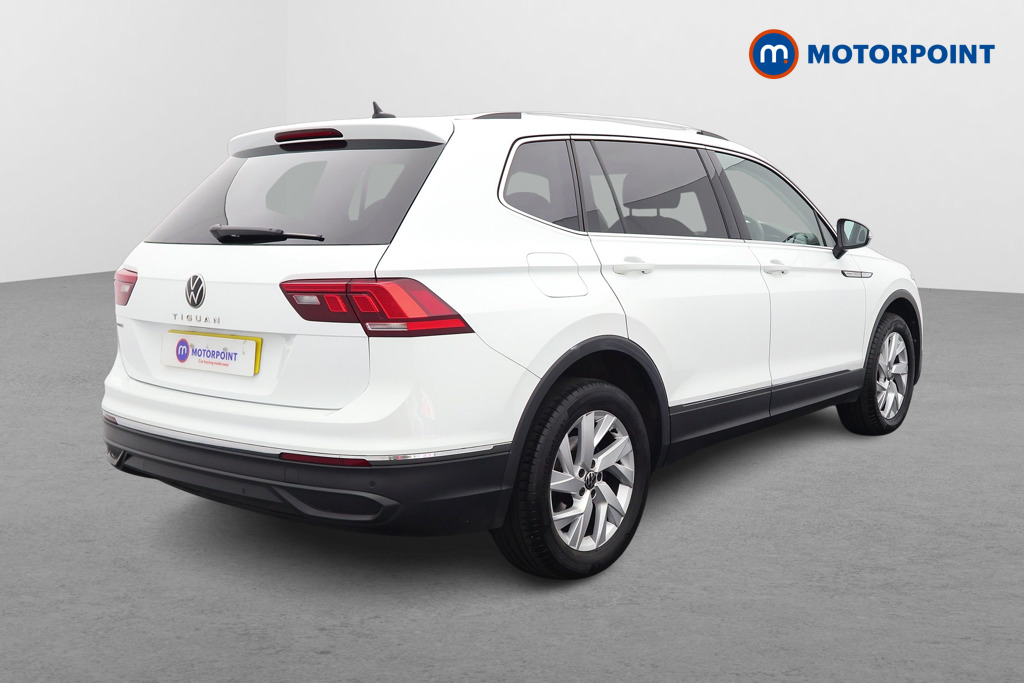 Volkswagen Tiguan Allspace Life Automatic Petrol SUV - Stock Number (1595506) - Drivers side rear corner