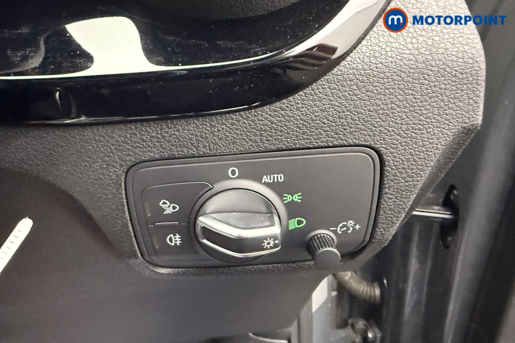 Audi Q2 Black Edition Manual Petrol SUV - Stock Number (1597145) - 9th supplementary image