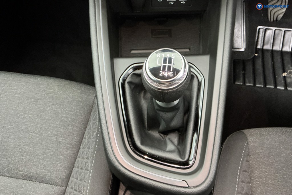 Renault Clio Iconic Edition Manual Petrol Hatchback - Stock Number (1597789) - 14th supplementary image