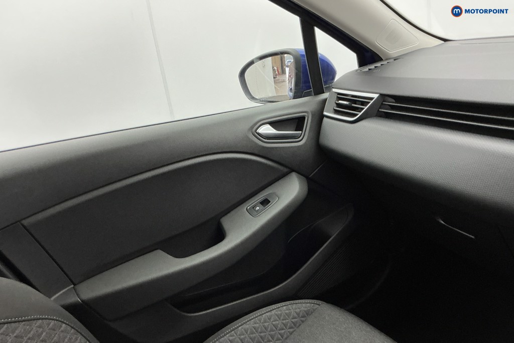 Renault Clio Iconic Edition Manual Petrol Hatchback - Stock Number (1597789) - 16th supplementary image