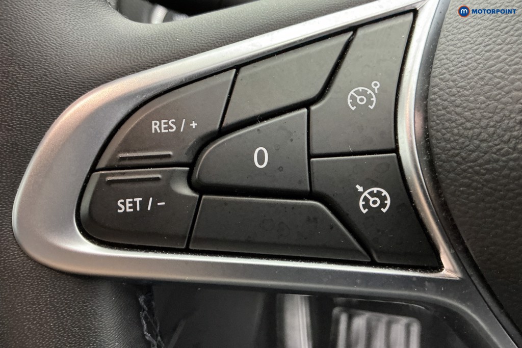 Renault Clio Iconic Edition Manual Petrol Hatchback - Stock Number (1597789) - 17th supplementary image