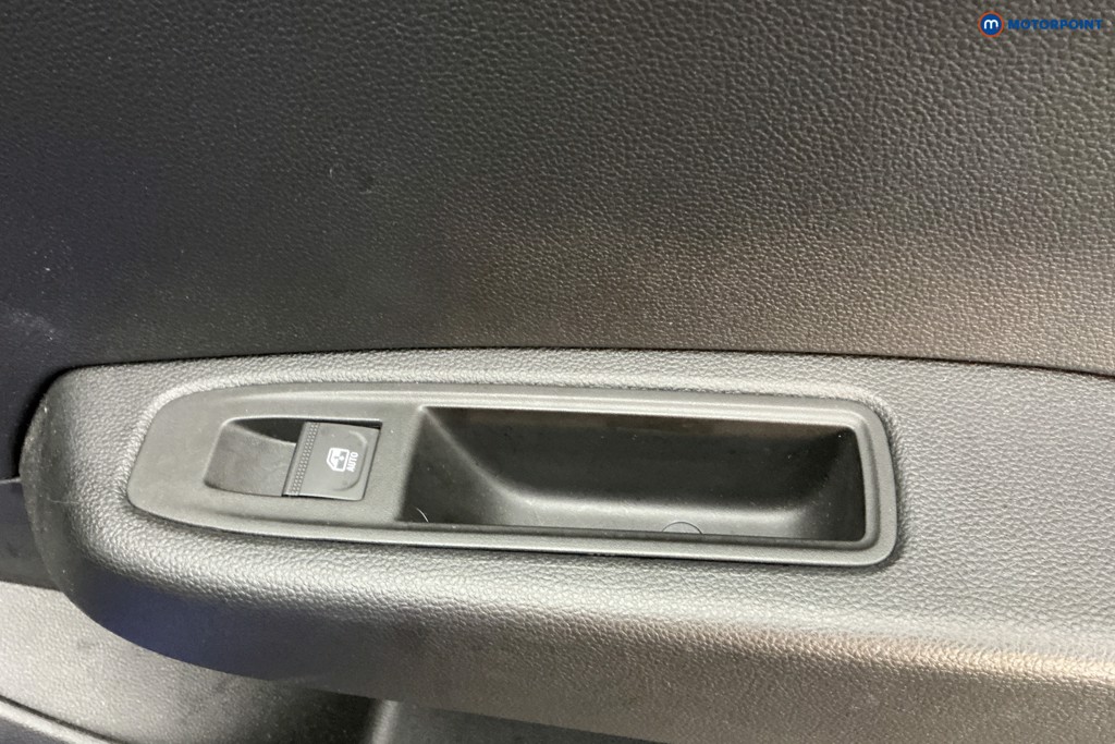 Renault Clio Iconic Edition Manual Petrol Hatchback - Stock Number (1597789) - 23rd supplementary image