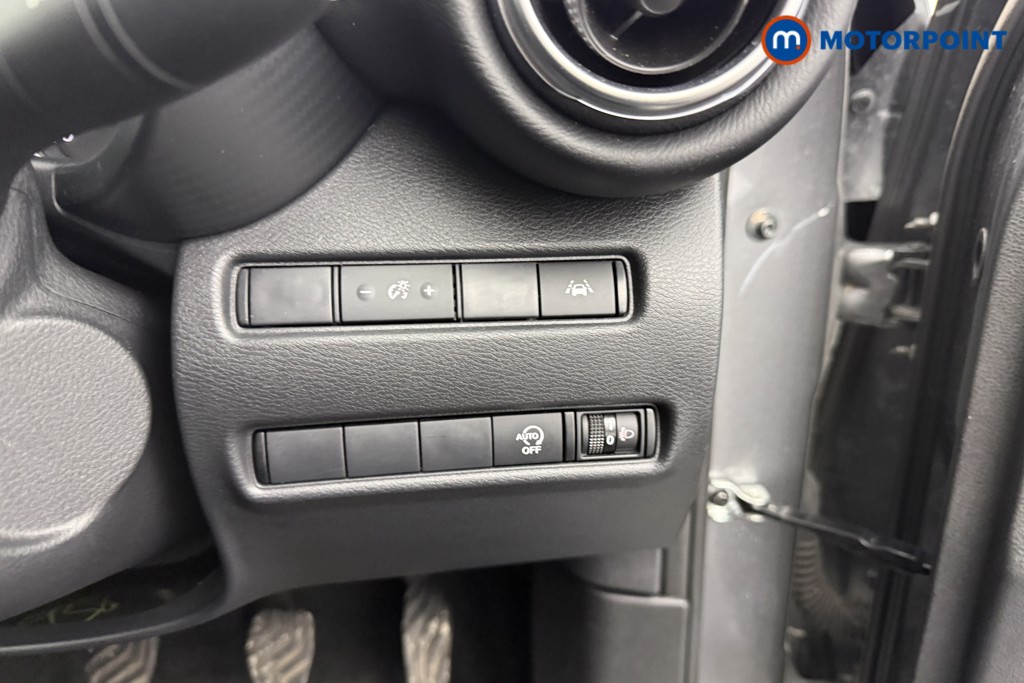 Nissan Juke N-Connecta Manual Petrol SUV - Stock Number (1598670) - 16th supplementary image