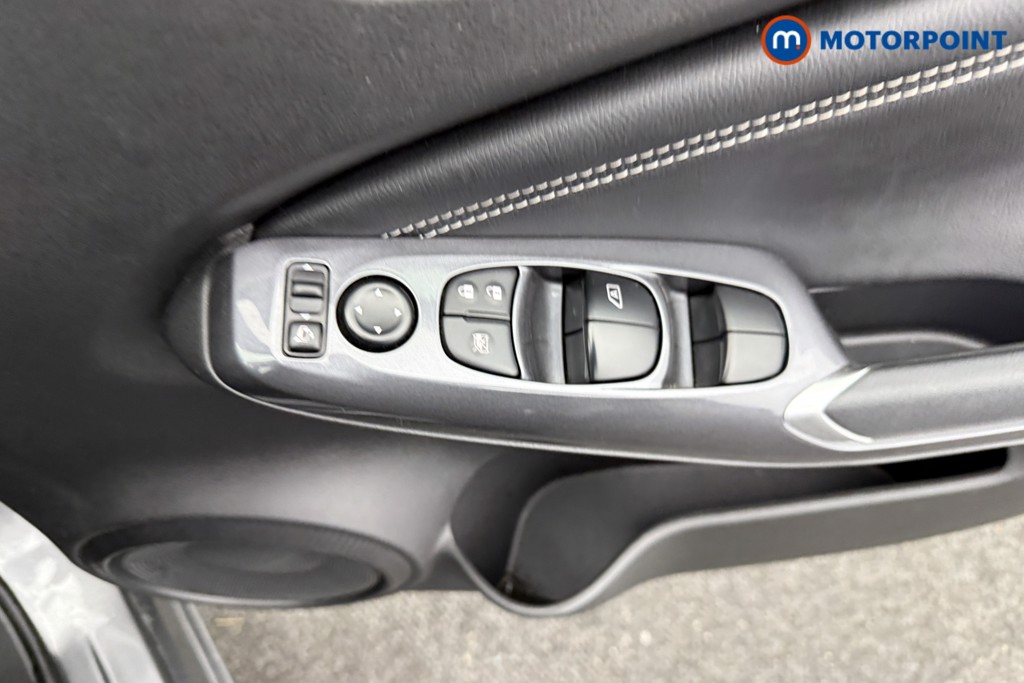 Nissan Juke N-Connecta Manual Petrol SUV - Stock Number (1598670) - 17th supplementary image