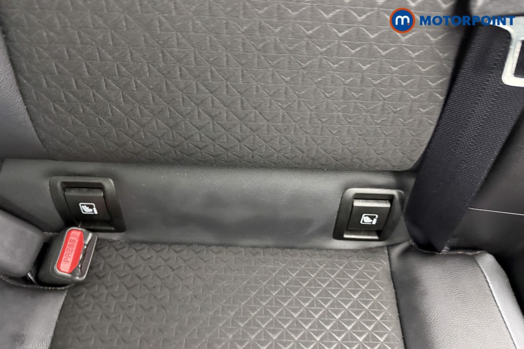 Nissan Juke N-Connecta Manual Petrol SUV - Stock Number (1598670) - 25th supplementary image