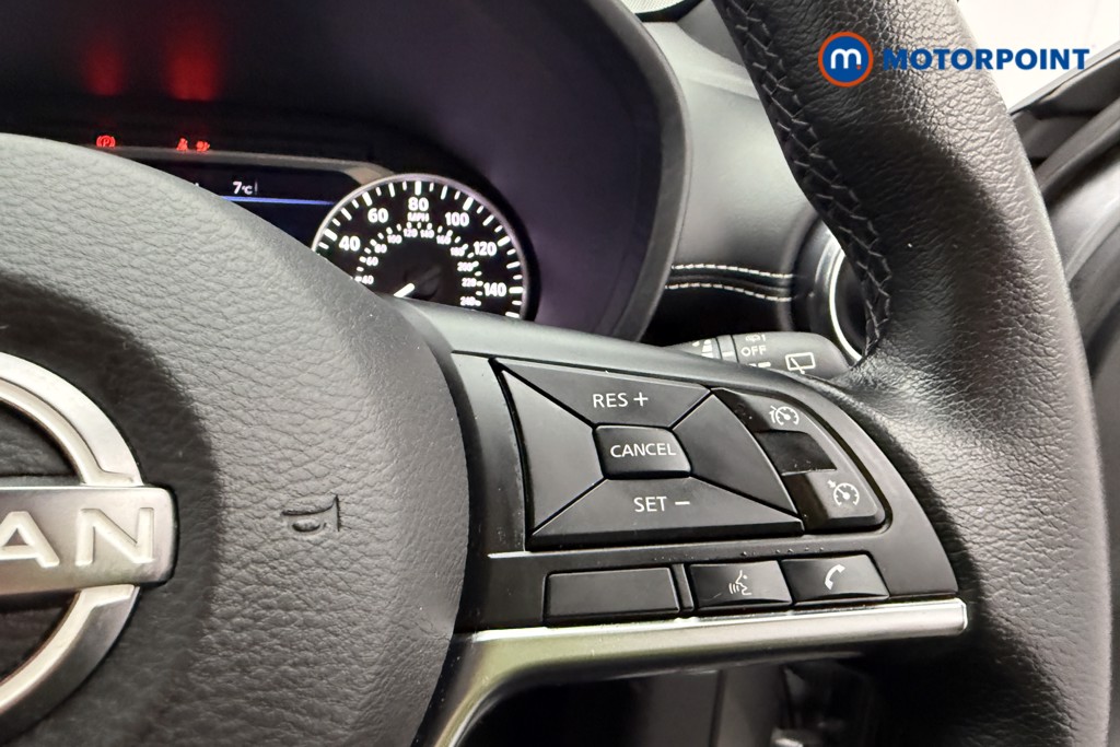 Nissan Juke N-Connecta Manual Petrol SUV - Stock Number (1598690) - 8th supplementary image