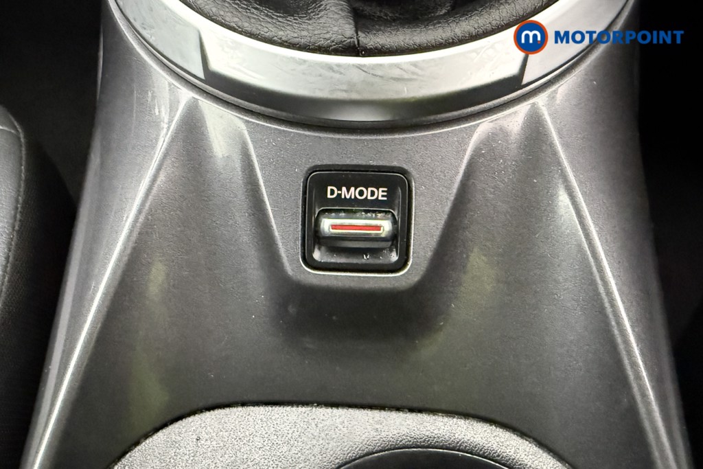 Nissan Juke N-Connecta Manual Petrol SUV - Stock Number (1598690) - 16th supplementary image