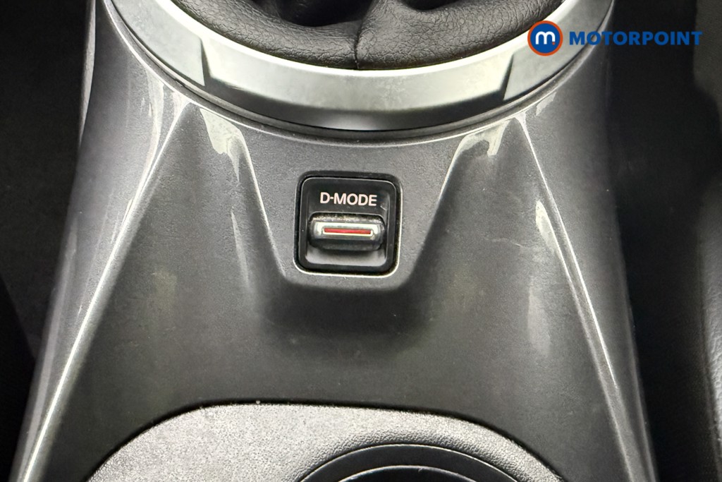 Nissan Juke N-Connecta Manual Petrol SUV - Stock Number (1598691) - 16th supplementary image