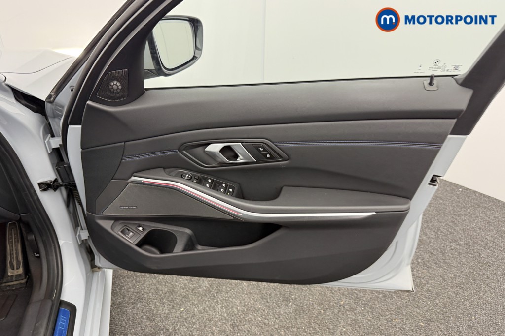 BMW 3 Series M Sport Automatic Petrol Plug-In Hybrid Estate - Stock Number (1598789) - 17th supplementary image