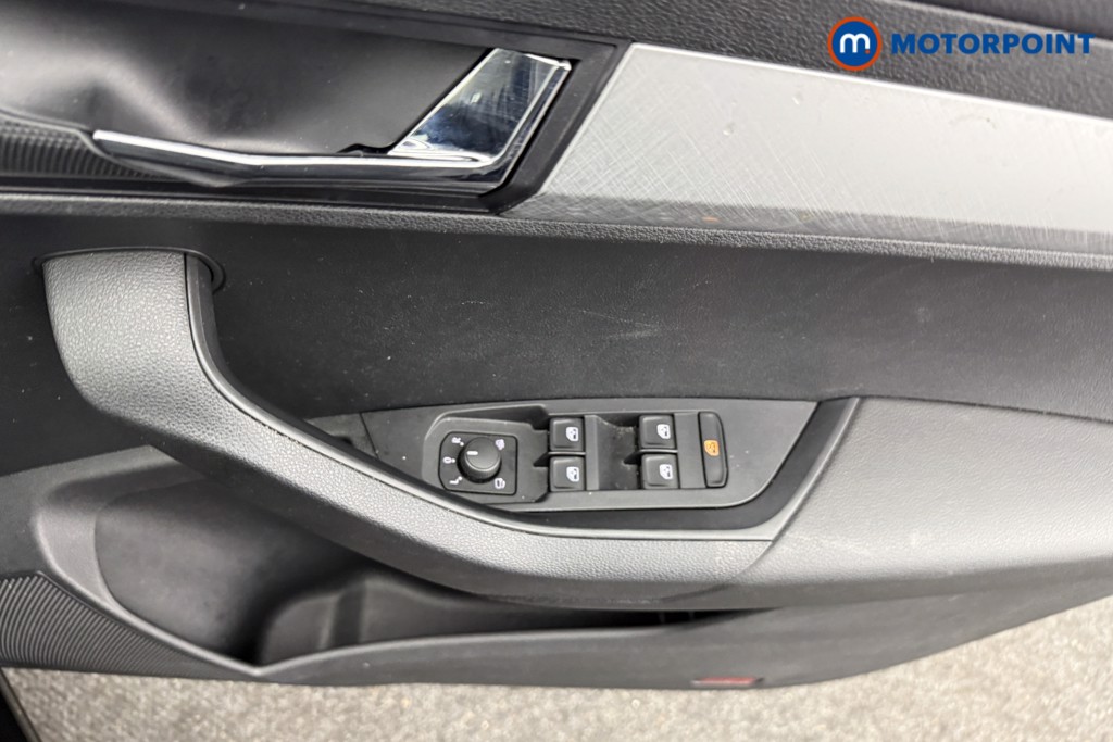 Skoda Karoq Se Drive Manual Petrol SUV - Stock Number (1599351) - 17th supplementary image