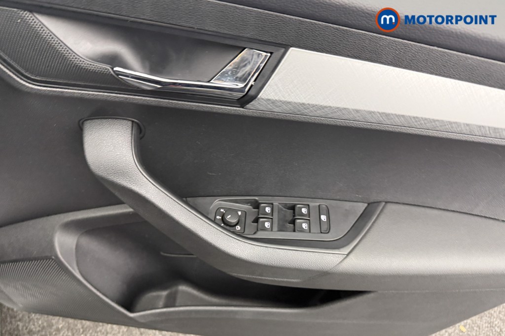Skoda Karoq Se Drive Manual Petrol SUV - Stock Number (1599361) - 13th supplementary image