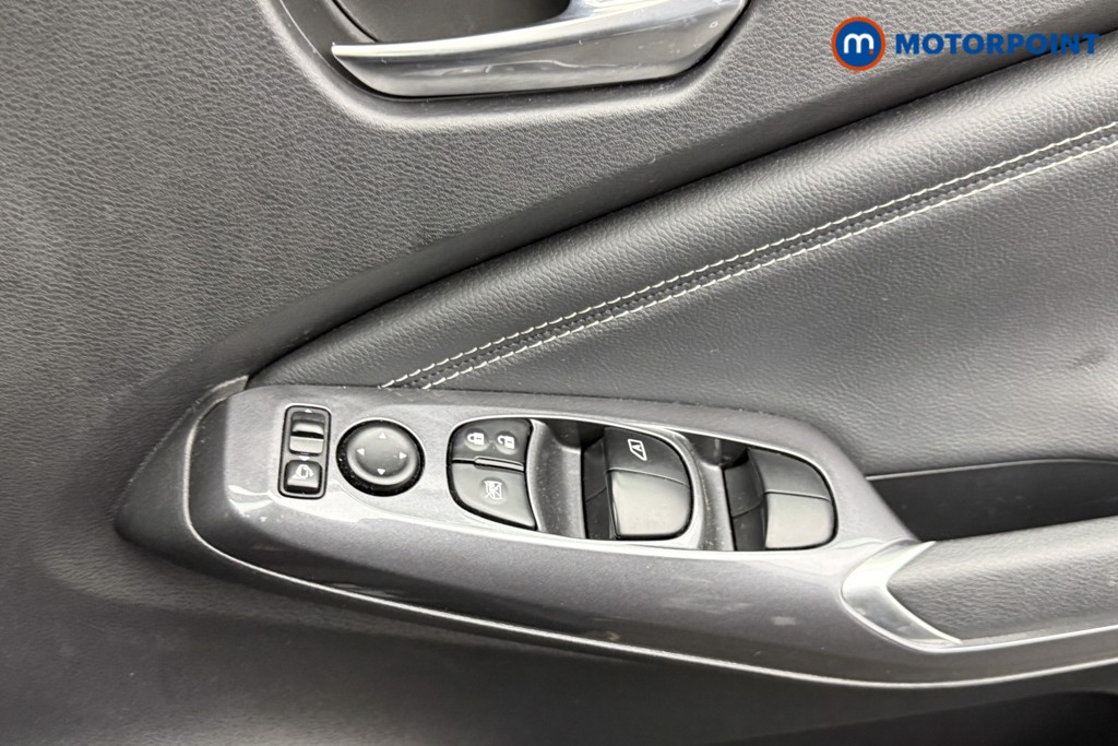 Nissan Juke N-Connecta Automatic Petrol SUV - Stock Number (1600741) - 17th supplementary image