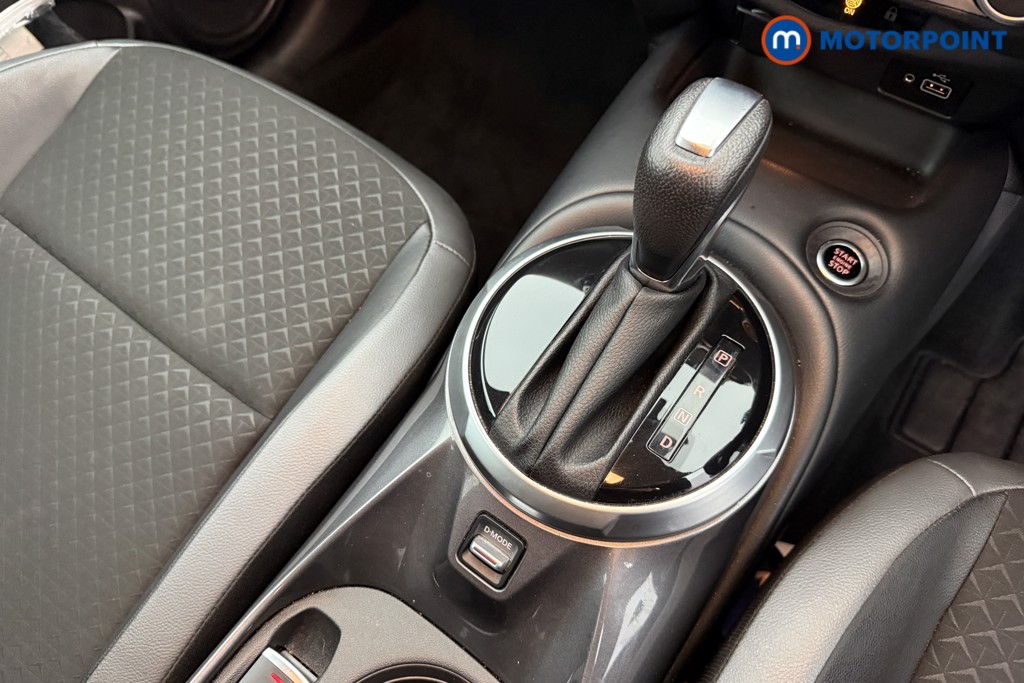 Nissan Juke N-Connecta Automatic Petrol SUV - Stock Number (1600744) - 5th supplementary image