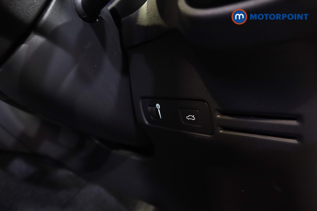 Volvo Xc40 R Design Automatic Petrol SUV - Stock Number (1601458) - 4th supplementary image