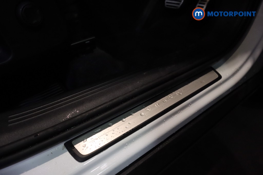 Volvo Xc40 R Design Automatic Petrol SUV - Stock Number (1601458) - 7th supplementary image