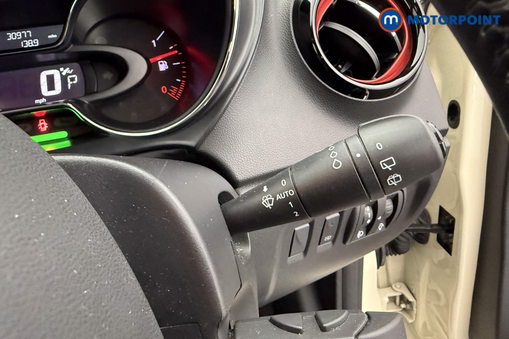 Renault Captur Signature Automatic Diesel SUV - Stock Number (1601628) - 10th supplementary image