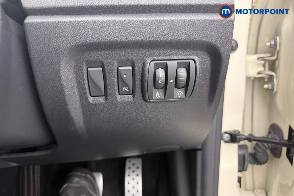 Renault Captur Signature Automatic Diesel SUV - Stock Number (1601628) - 12th supplementary image