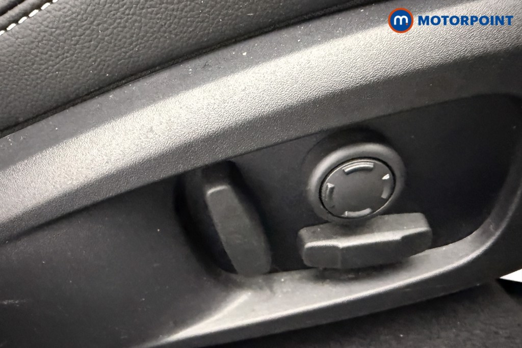 Jaguar XE R-Dynamic Black Automatic Diesel Saloon - Stock Number (1601776) - 13th supplementary image