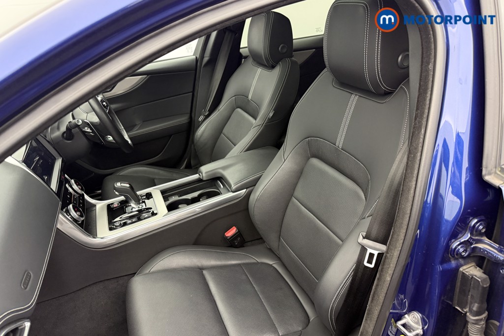 Jaguar XE R-Dynamic Black Automatic Diesel Saloon - Stock Number (1601776) - 15th supplementary image