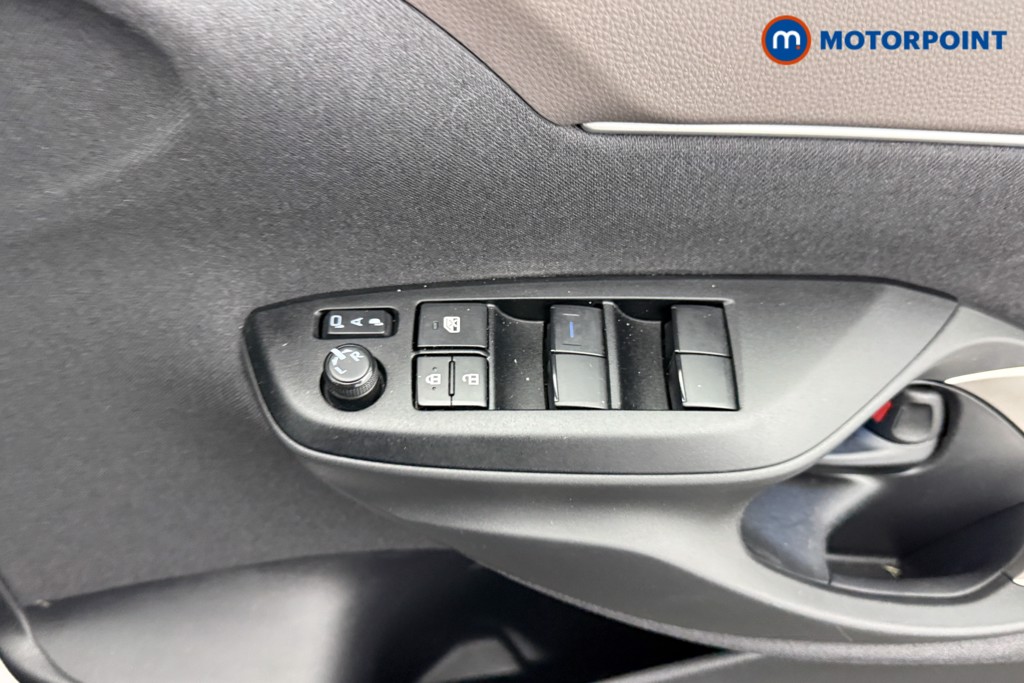 Toyota Yaris Cross Excel Automatic Petrol-Electric Hybrid Estate - Stock Number (1602106) - 17th supplementary image