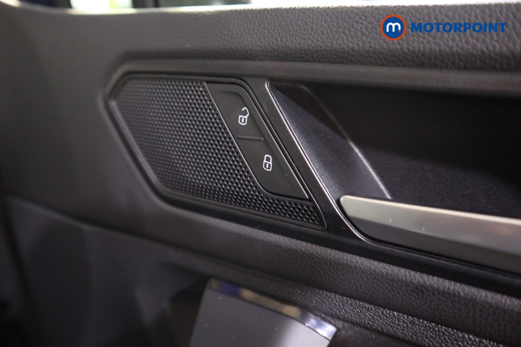 Volkswagen Tiguan Life Automatic Petrol Plug-In Hybrid SUV - Stock Number (1602315) - 11th supplementary image