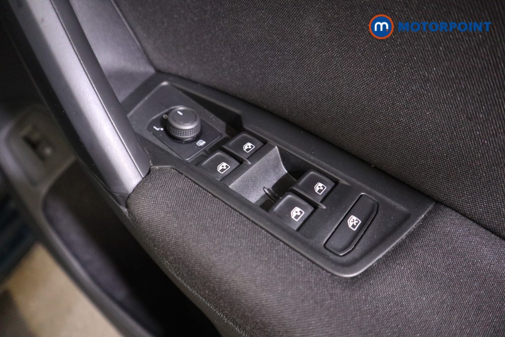 Volkswagen Tiguan Life Automatic Petrol Plug-In Hybrid SUV - Stock Number (1602315) - 12th supplementary image