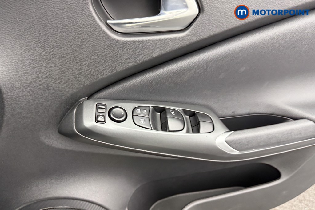 Nissan Juke Acenta Premium Manual Petrol SUV - Stock Number (1602496) - 13th supplementary image