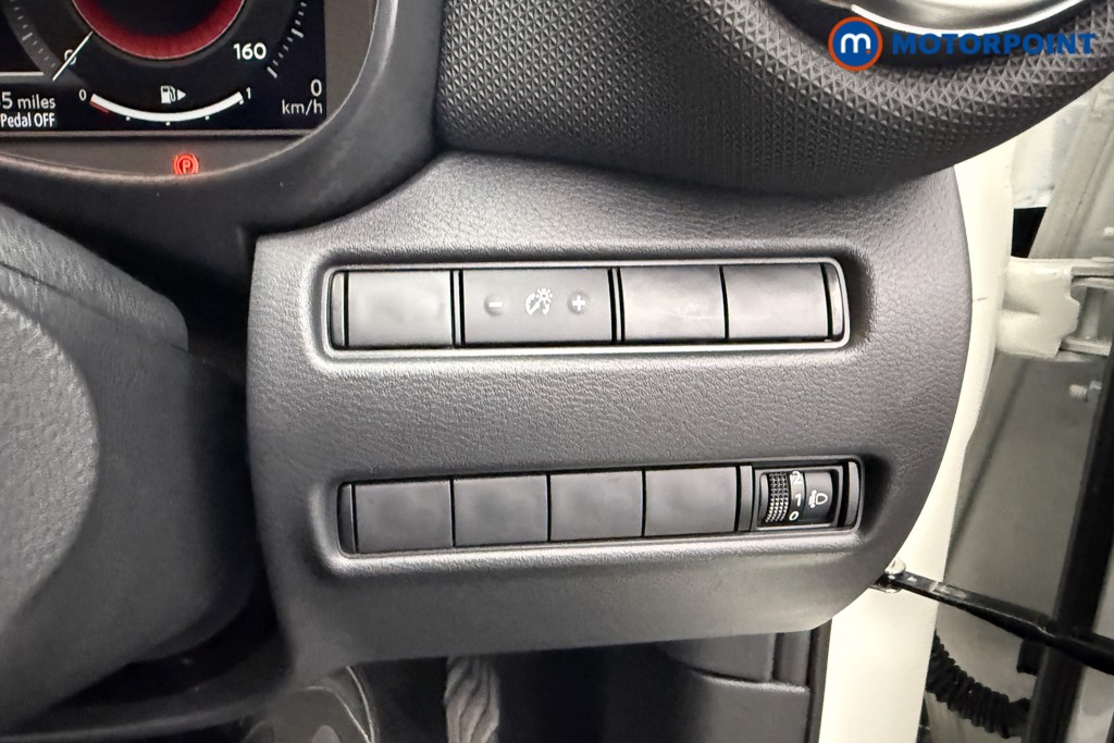 Nissan Juke N-Connecta Automatic Petrol-Electric Hybrid SUV - Stock Number (1602497) - 10th supplementary image