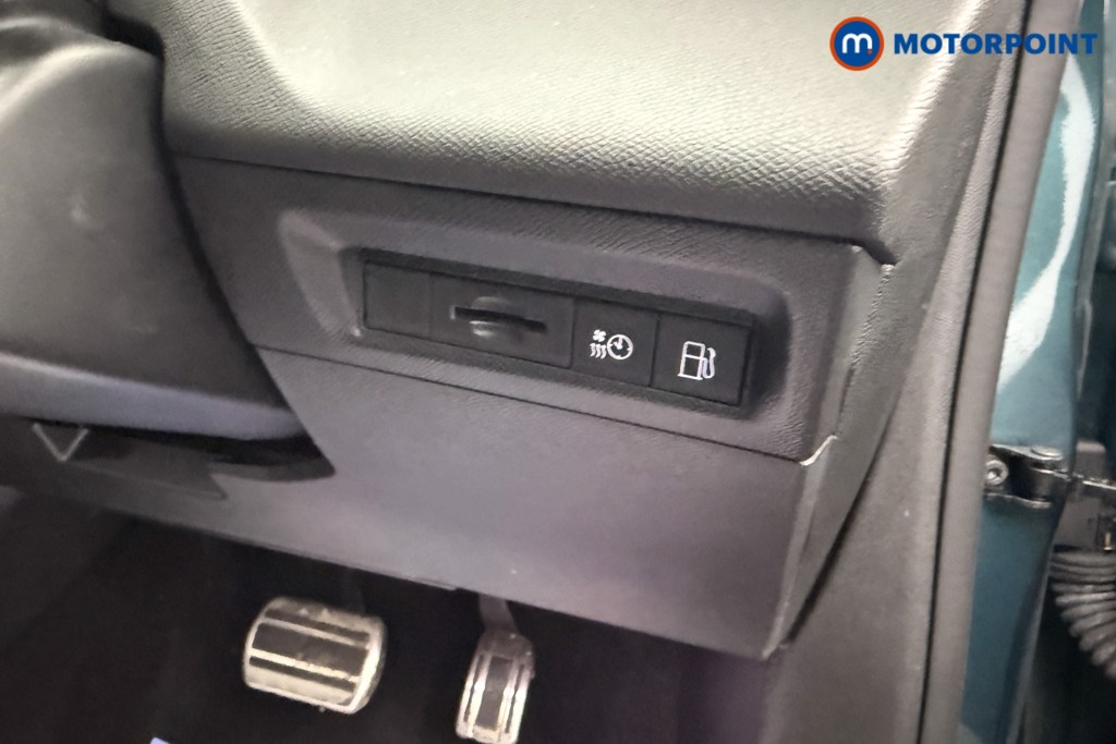 Peugeot 308 GT Automatic Petrol Plug-In Hybrid Estate - Stock Number (1602524) - 4th supplementary image