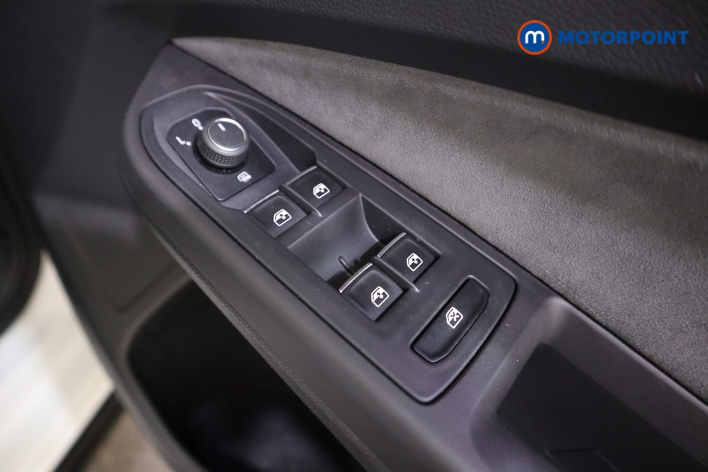 Volkswagen Golf R-Line Automatic Petrol Hatchback - Stock Number (1602680) - 12th supplementary image