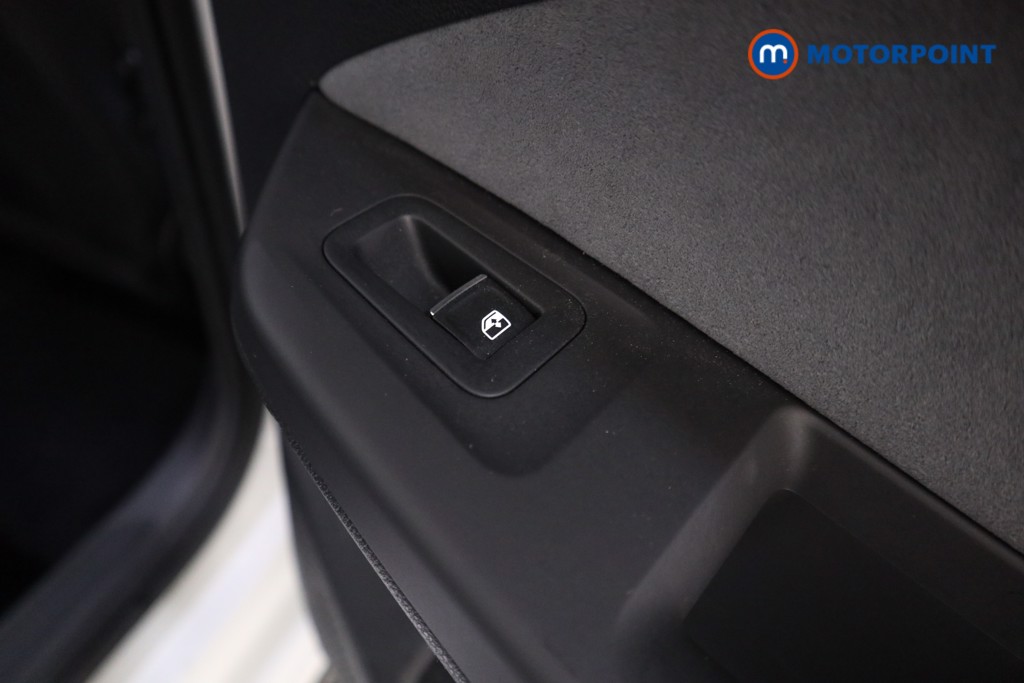 Volkswagen Golf R-Line Automatic Petrol Hatchback - Stock Number (1602680) - 17th supplementary image