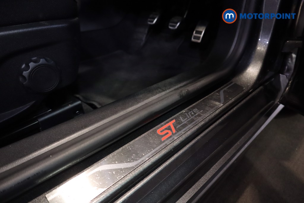 Ford Focus St-Line Edition Manual Petrol Hatchback - Stock Number (1603086) - 7th supplementary image