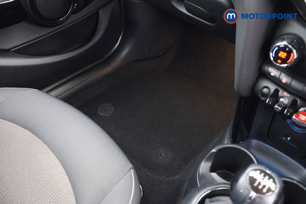 Mini Hatchback Cooper Classic Manual Petrol Hatchback - Stock Number (1603278) - 8th supplementary image