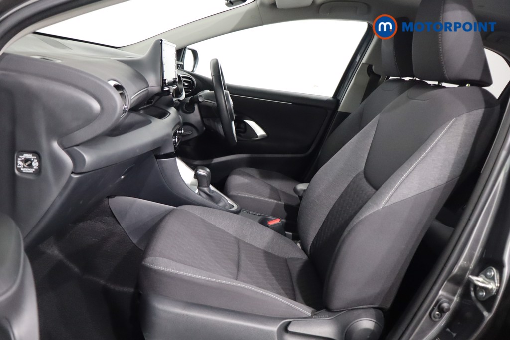 Toyota Yaris Design Automatic Petrol-Electric Hybrid Hatchback - Stock Number (1603341) - 4th supplementary image