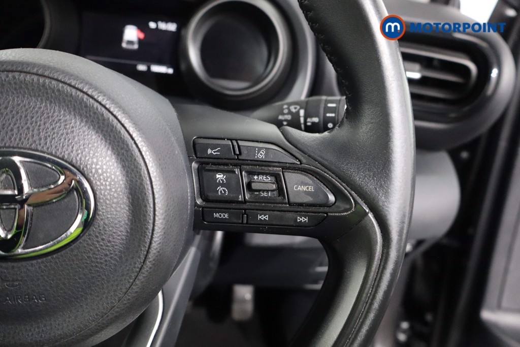 Toyota Yaris Design Automatic Petrol-Electric Hybrid Hatchback - Stock Number (1603341) - 8th supplementary image