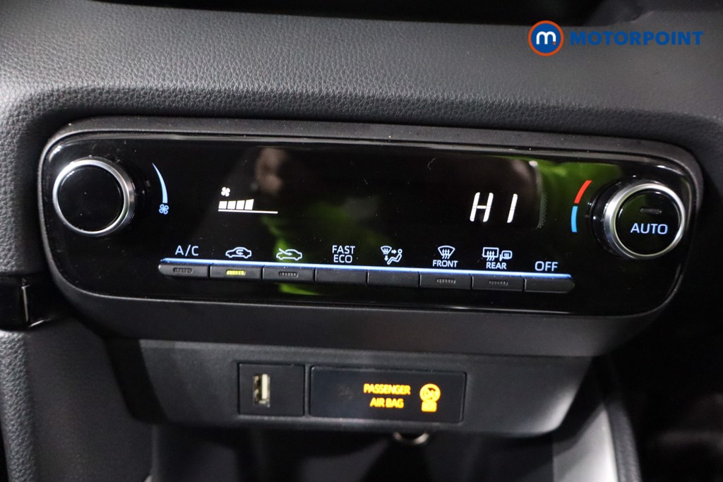 Toyota Yaris Design Automatic Petrol-Electric Hybrid Hatchback - Stock Number (1603341) - 15th supplementary image