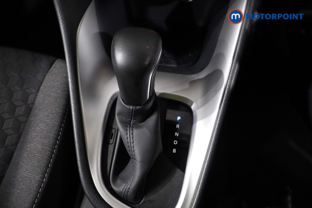 Toyota Yaris Design Automatic Petrol-Electric Hybrid Hatchback - Stock Number (1603341) - 17th supplementary image