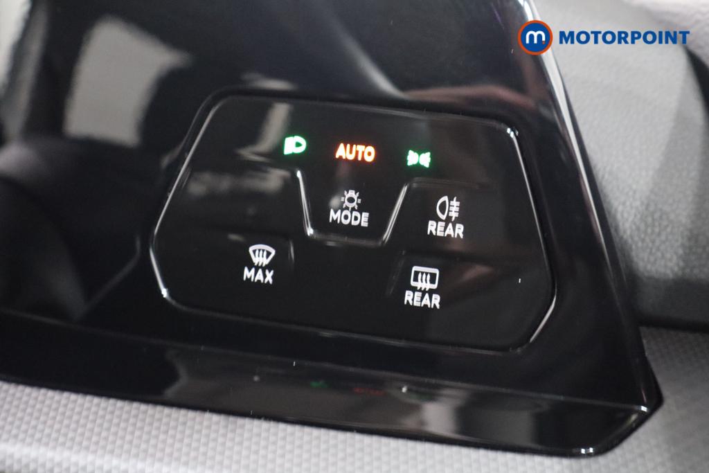 Volkswagen Golf Active Manual Petrol Hatchback - Stock Number (1603444) - 13th supplementary image